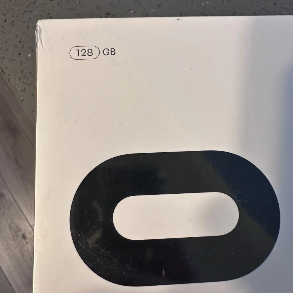 NWT: Oculus Quest 2 (128 GB)